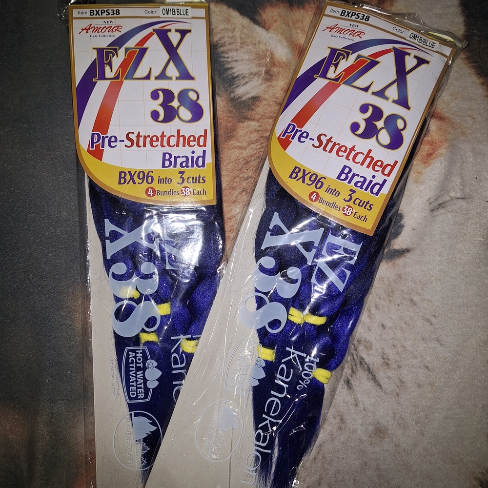 Amour EZ X Pre-Stretched Braid in Ombre Blue